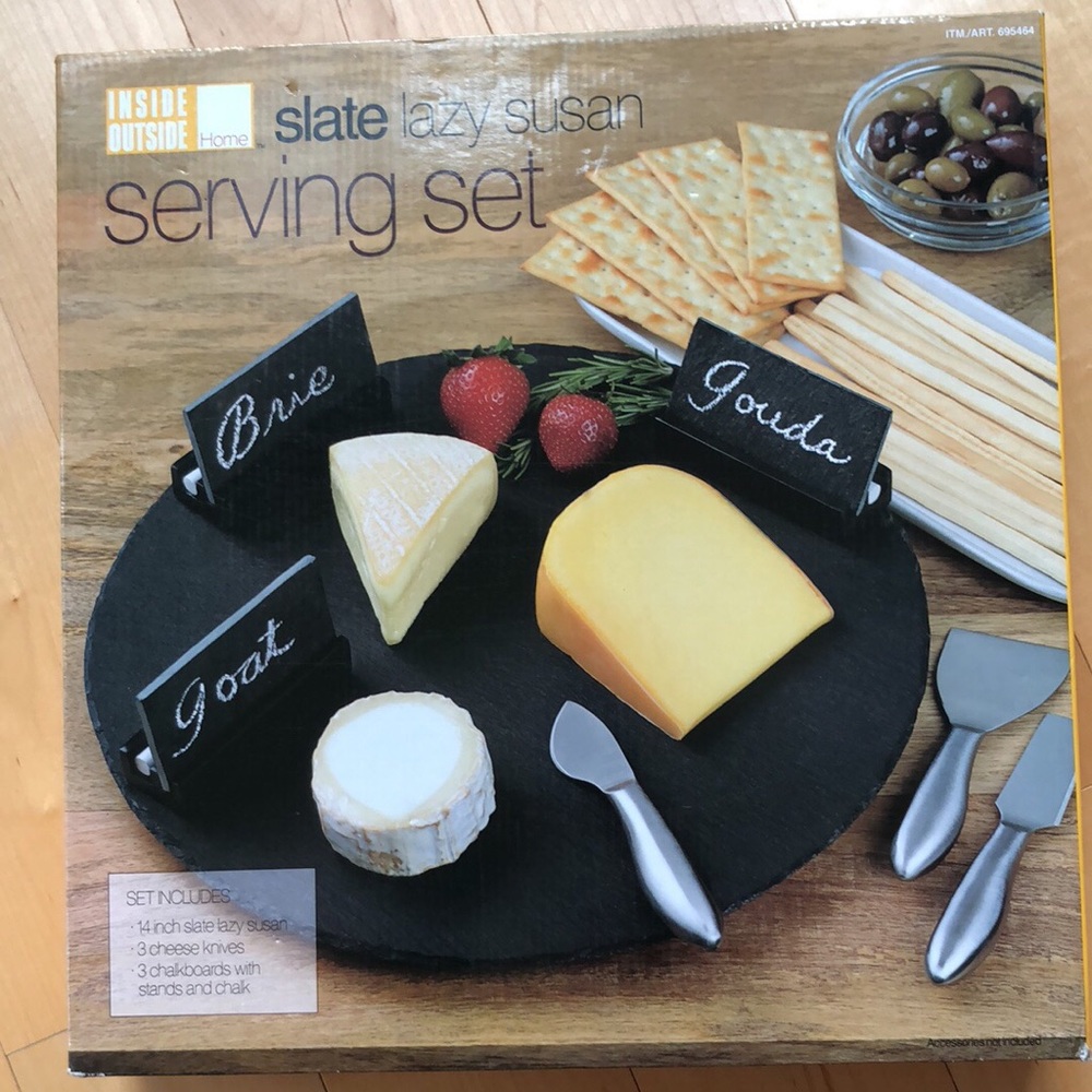 Sweet lazy Susan serving set.